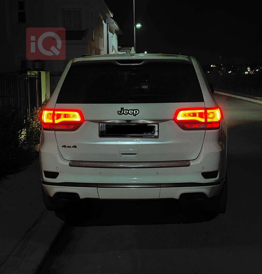 جیپ گراند شیرۆکی